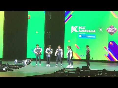 EXO KCON Australia -Power- Chanyeol Push Up!!!