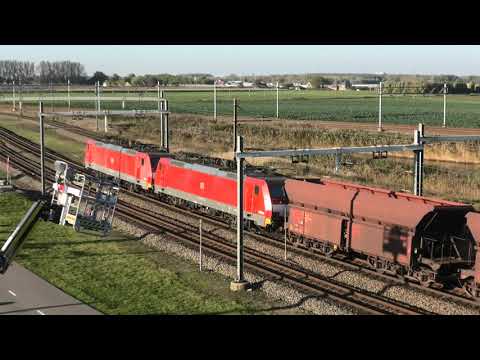 189 032-)(-189 047 w/empty ore train to Maasvlakte, pass railyard Kijfhoek, NL, 28 OKT 2021