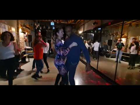 Socail Dance with amazing Victor Gonzalez (Salsa Cubana)