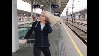Aleyna Tilki Tren Beklerken Dans Ediyor (Yeni)