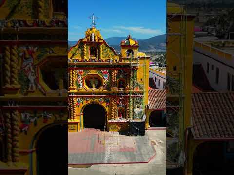 ¡Vuelo sobre la iglesia MÁS COLORIDA! 🛸🌈 #T2Mesoamérica