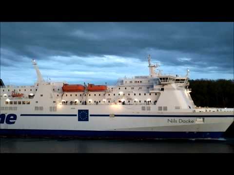 Das Fährschiff "Nils Dacke" einlaufend Travemünde 11/05/2013 / (HD)