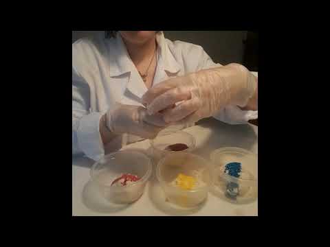 Plasticina e missangas