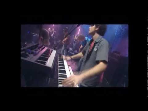 הדג נחש - מהבמה להפציץ - בהופעה