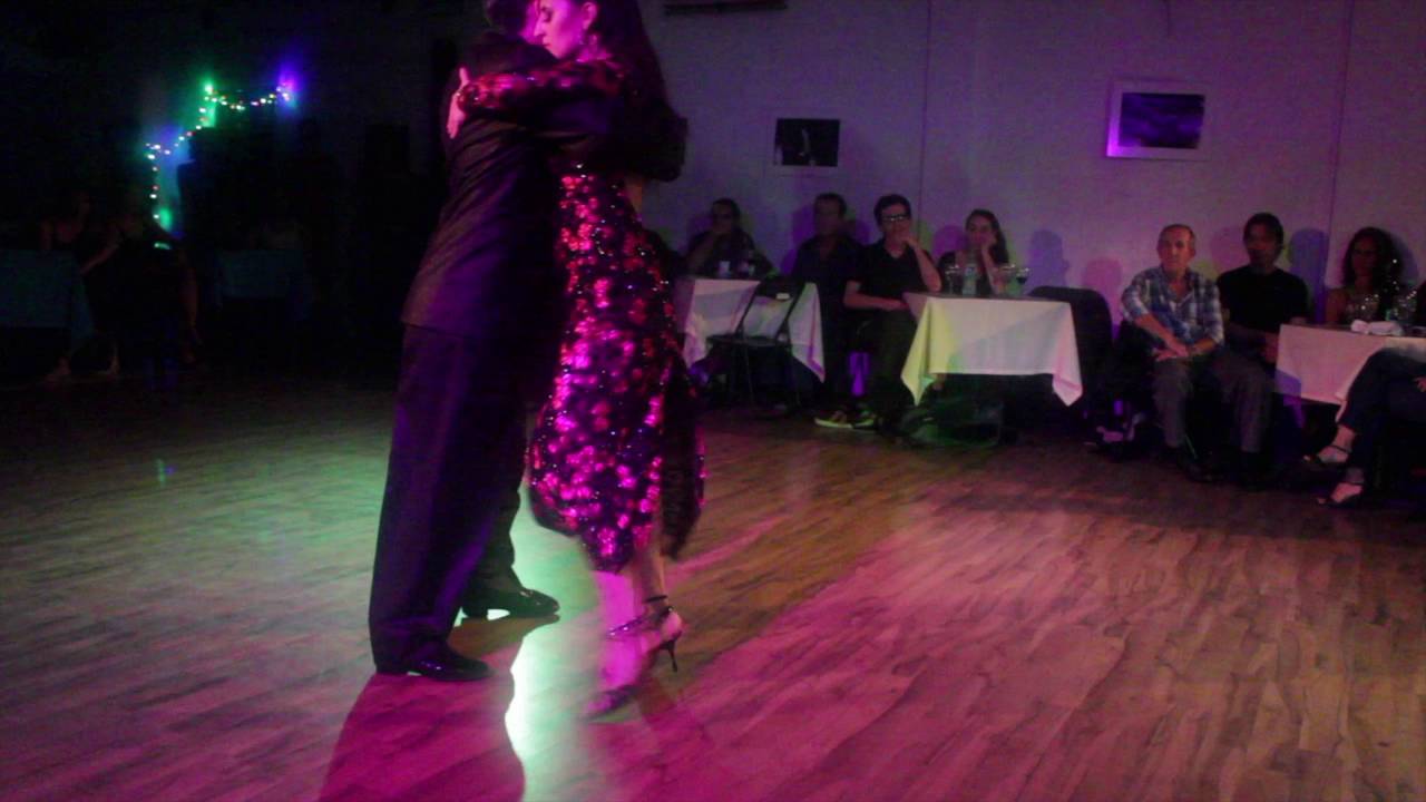 Dos Orillas Práctica de Tango, bailan Betsabet Flores y Jonathan Spitel (1/4)