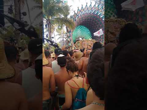 Universo Paralello 20 anos . Main floor