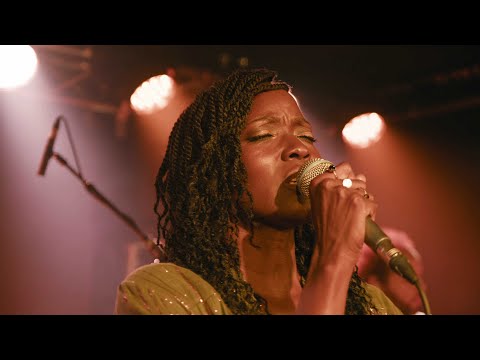 Comme sur un fil (chanson d'HK interprétée par Awa Ly) - session live