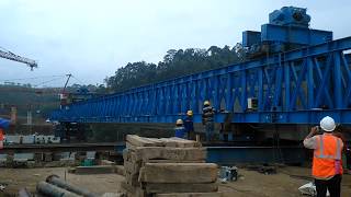 preview picture of video 'ERECTION GIRDER BENTANG 50m #1| JEMBATAN TUNTANG | Proyek Pembangunan Jalan Tol Semarang Solo'