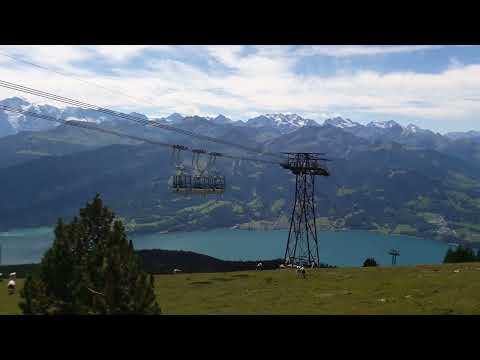 Seilbahn/Gondelbahn Bergstation Niederhorn BE/Fährt in Richtung Beatenberg BE