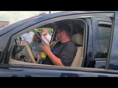 Some hairtrick and windshield flex bass action!