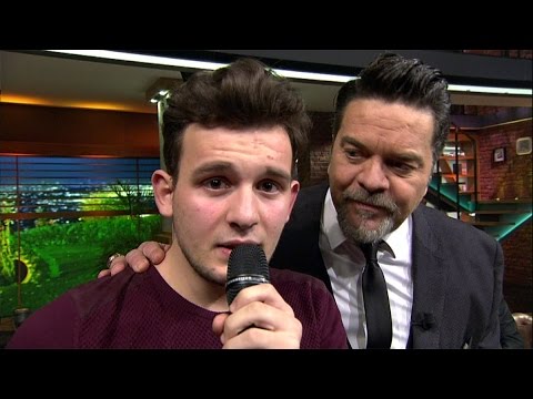 Beyaz Show- Sevdiğine açılamayan Serhat'ın zor anları!