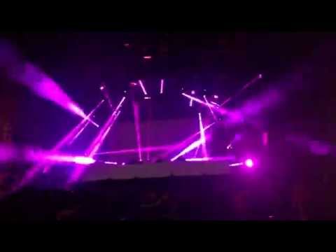 Elio Riso Playing JohnnyDangerous - Beat That Bitch (Supernova Mix) @ Mandarine Park - 12.10.14