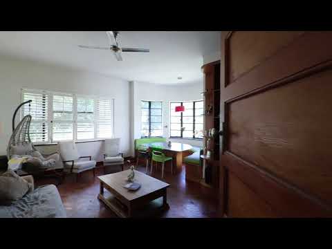 Absolutely gorgeous 2 bed art deco apartment