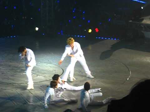 HD 110226 SS3Manila SJ-T lying and playing on the floor during Rokkugo