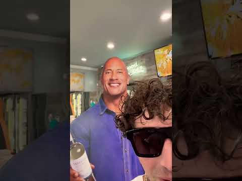 GOT DWAYNE BEHIND ME #THEROCK X #MUSHROOMMIKE #cardboard #wwe #international #vibes #xoxo 💋