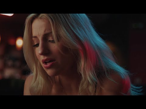 Halle Kearns - Happy In This Bar [Official Music Video]