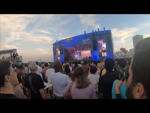 Brazil, Rio de Janeiro : Copacabana Beach Concert and Walk 2