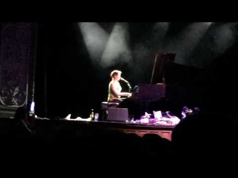 Amanda Palmer- Hallelujah (Leonard Cohen cover) Chicago 11/13/16