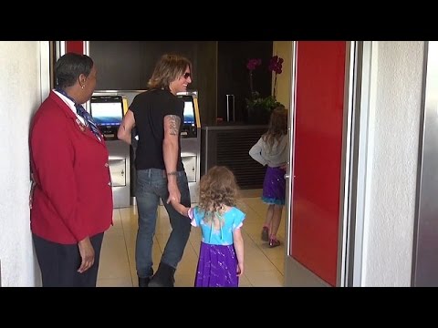 Keith Urban Is A Hot Daddy Passing Through LAX With His Daughters