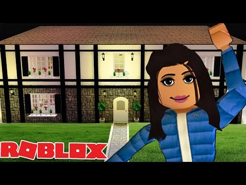 BUILDING MY DREAM HOUSE in ROBLOX | Bloxburg Tudor Cottage Video