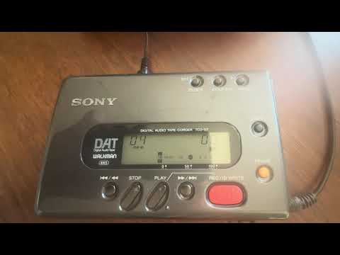 Sony TCD-D7 DAT Recorder + RMR-D3 Digital I/O image 8