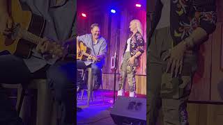 Blake Shelton and Gwen Stefani at their pop-up concert in Tishomingo. Ok, 8-11-23