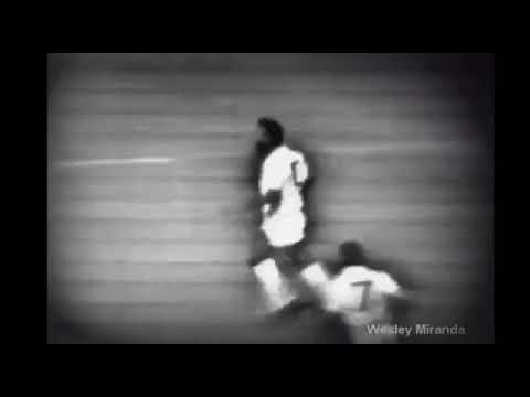 Pelé Edson (Santos) - 03/09/1961 - São Paulo 3x6 Santos - 3 gols