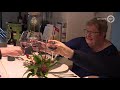 Stoel Vrij brengt eenzame mensen aan het kerstdiner