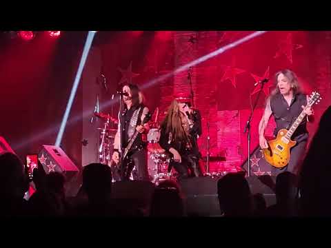 @SkidRow with #LizzyHale performing #SlavetotheGrind at Riverside Casino in Riverside Iowa 5/18/24