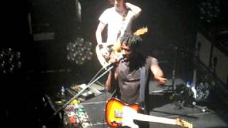 Bloc Party @ Paradiso 19-02-2009 Bottle in neck Kele Okereke