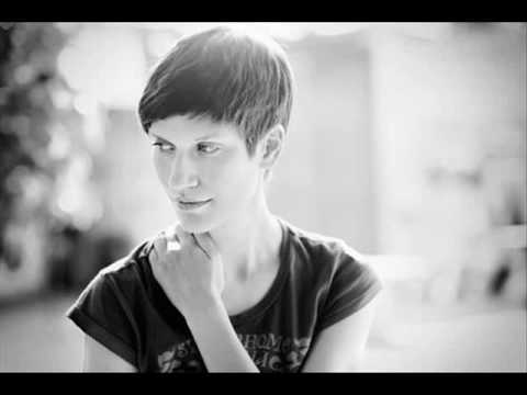 Alin Coen-Festhalten