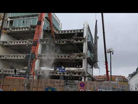 Abbruch des Vegla-Hauses in Aachen: Grosses Betonteil sorgt für Erdbeben
