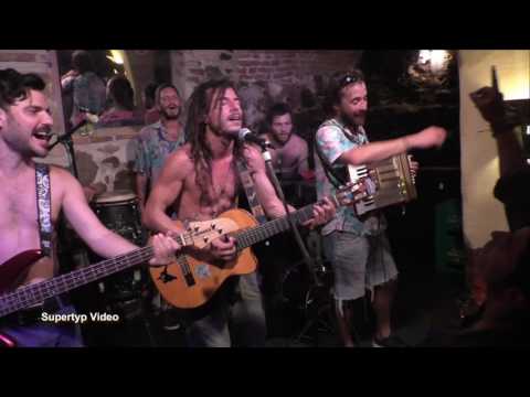 31. Linzer Pflasterspektakel 2017 - Super Cumbia y la Liga de la Alegría pt.1