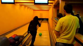 preview picture of video 'Deváťáci na bowlingu'