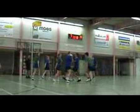 Doorloopbal scoren tijdens wedstrijd Wolderwijd - Reehorst