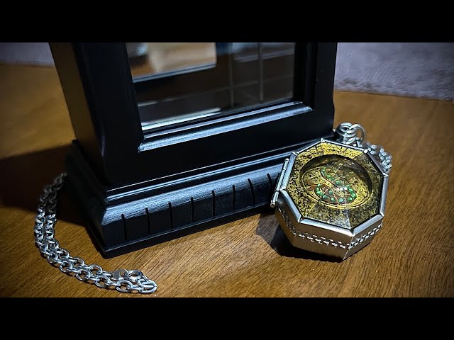 Vídeo relacionado con The Noble Collection Llavero con escudo de Slytherin, Green, Talla única, Moderno