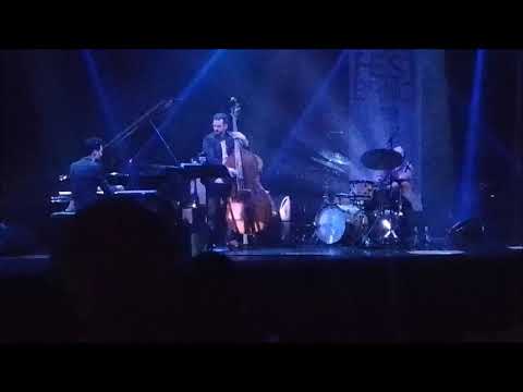 TiGRAN HAMASYAN TRiO :: JazzFestBrno, Sono Centrum, 2o23-o3-24