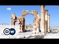 IS advance threatens historic Palmyra ruins.