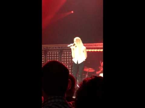 Thomas Rhett w/ Danielle Bradbery - Playing With Fire