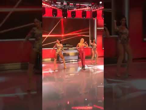 Fanny Lu & Farina cantan "Te Quedaste Solo" en Despierta América | Miami 2019