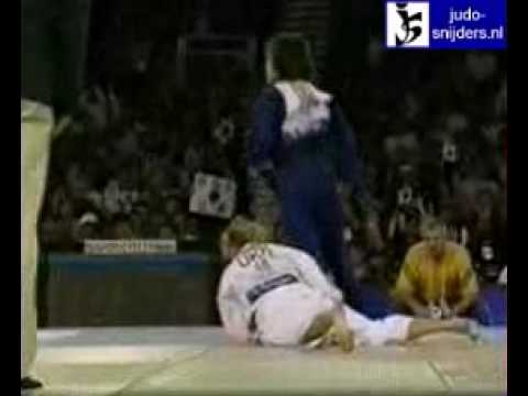 Judo 2000 Sydney: Tani (JPN) - Lusnikova (UKR) [-48kg].