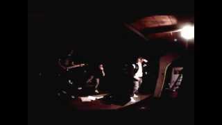 02 - Iguales EN VIVO [Street Lamps]