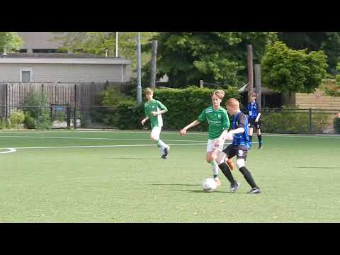 Jonathan neemt de aanval over.