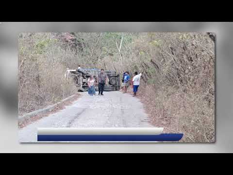 Camión vuelca en Nueva Trinidad y deja diez personas gravemente lesionadas. NH12