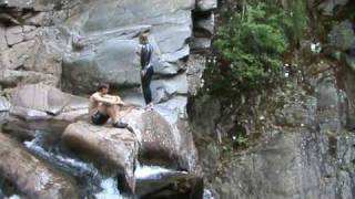 preview picture of video 'monessie gorge & lower falls cliff jumping scotland 25/06/10'