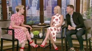 Scarlett Johansson Hangs out With Her Doppelganger