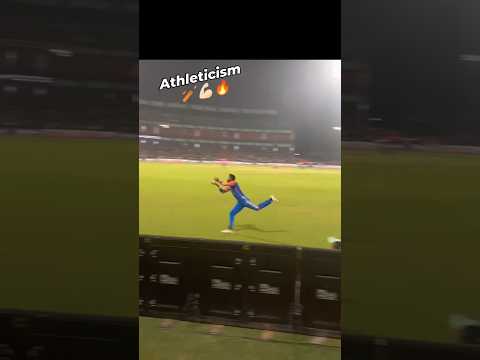 This amazing athletic catch by Hardik Pandya is too good to be missed 😍