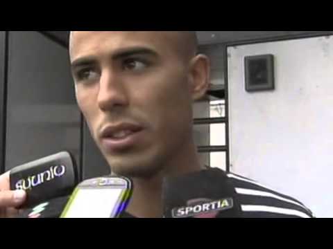 GOROSITO.  LANUS LE DIO DE COMER