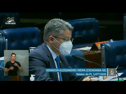 Senado aprova garantia de recursos para que alunos e professores de escolas públicas tenham acesso à internet