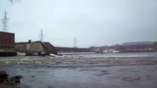 preview picture of video 'Prairie Du Sac dam on the  Wisconsin river MOV'
